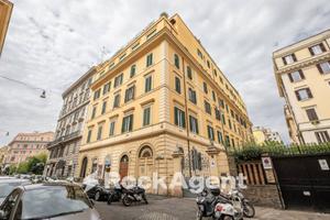 AMPIO E LUMINOSO TRILOCALE, PIANO ALTO