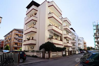 3 LOCALI A FRANCAVILLA AL MARE