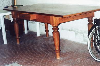 Tavolo rustico in legno massello di fine 1800. 