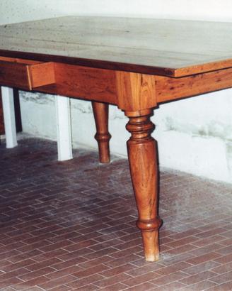 Tavolo rustico in legno massello di fine 1800. 