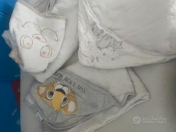 3 Asciugamani/ accapatoi per neonato