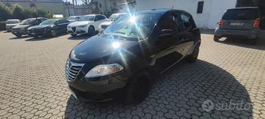 Lancia Ypsilon 1.2 69 CV 5 porte Silver Elefantino