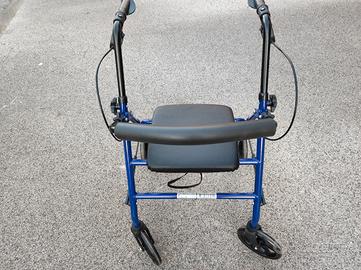 Deambulatore Rollator da esterno.