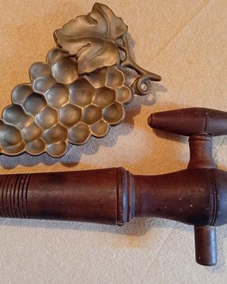 VECCHIA SPINA BOTTE POSACENERE OTTONE UVA VINTAGE 