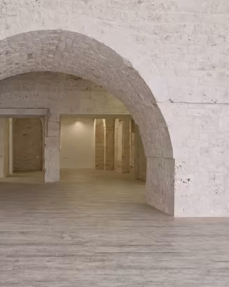 Immobile di 480 m² con più di 5 locali a Castellan
