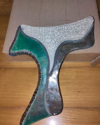 Croce tau in ceramica raku