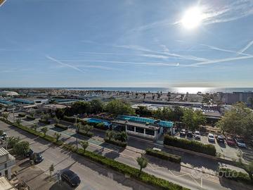 Elegante, fronte mare in centro con posto auto