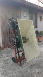 Pigiatrici in legno con ingranaggi per uva