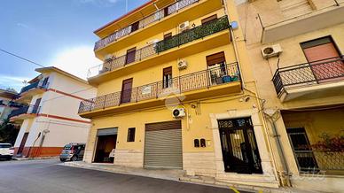 Primo Piano e Terzo Piano con Garage Via T. Bonura