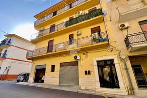 Primo Piano e Terzo Piano con Garage Via T. Bonura