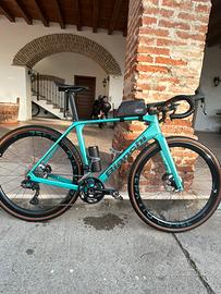 Bici gravel bianchi reparto corse