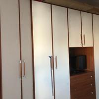 Armadio con piccola cabina armadio angolare