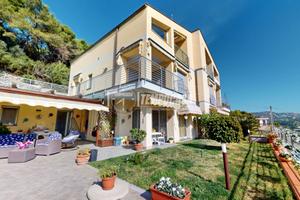 0TC480 - TRILOCALE VISTA MARE