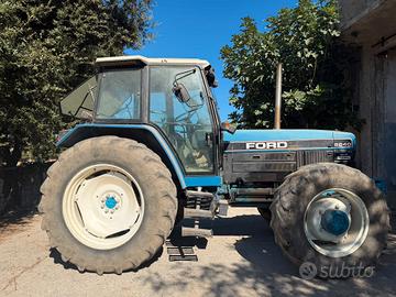 trattore Ford new Holland 