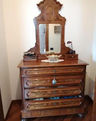 Comò con specchio e comodini in legno