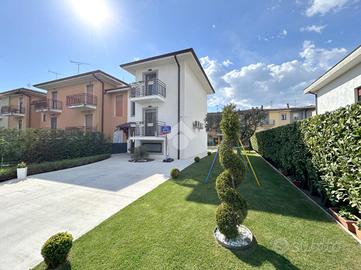 VILLA A SCHIERA D'ANGOLO A CARPENEDOLO