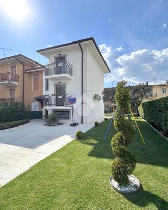VILLA A SCHIERA D'ANGOLO A CARPENEDOLO