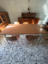 Tavolo vintage  in formica anni 60-70 con 4 sedie