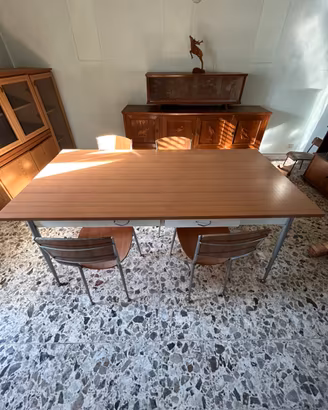 Tavolo vintage  in formica anni 60-70 con 4 sedie