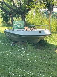 Motoscafo con motore mercury