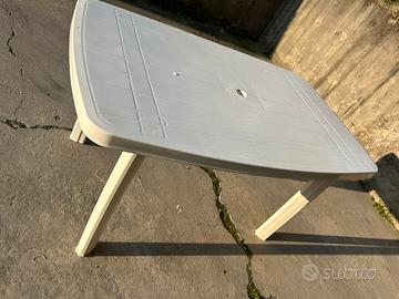 Tavolo per esterno