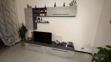 Si vende per trascolo mobilio di vario genere