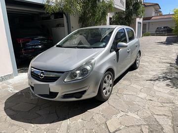 Opel Corsa D 1.2 benzina neopatentati