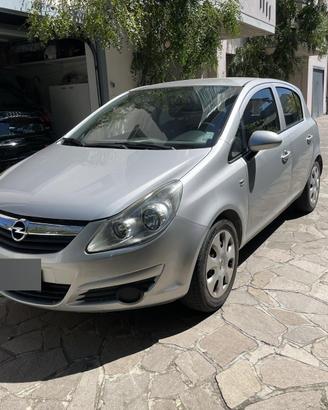 Opel Corsa D 1.2 benzina neopatentati