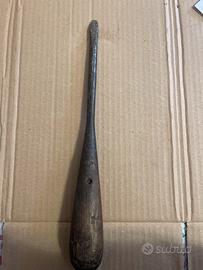 Cacciavite vintage con manico in legno