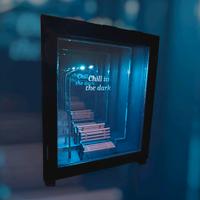 Infinity mirror, lampada da comodino con diorama