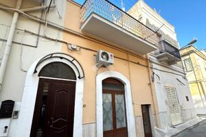 CASA SEMINDIPENDENTE A CANOSA DI PUGLIA
