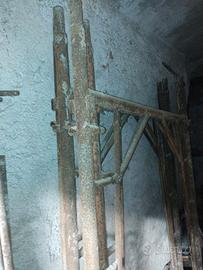 Vecchi ponteggi fate o.f.f e.r.t.a..