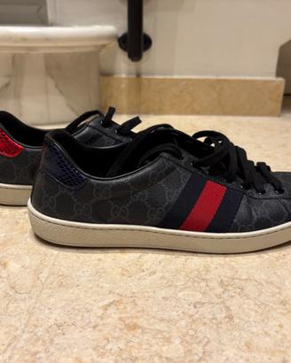 Sneakers Gucci Ace GG Supreme con dettaglio Metall
