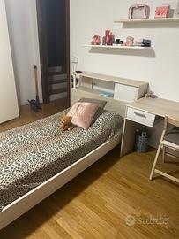 Letto una piazza completo di complementi arredo