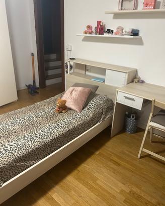Letto una piazza completo di complementi arredo