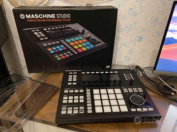 Native Instruments Maschine Studio dj controller