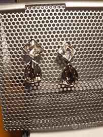 Orecchini Swarovski a perno.