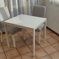 Tavolo e due sedie ikea