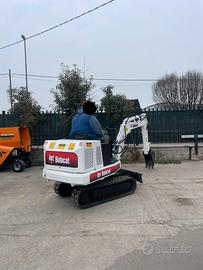 E129 Mini escavatore 14 q