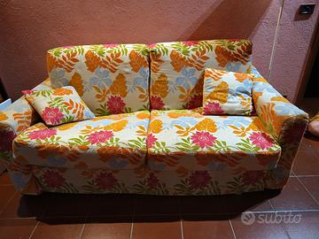 Divano letto matrimoniale a fiori