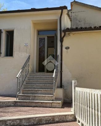 CASA SEMINDIPENDENTE A MONTECCHIO