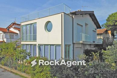Villa di 218 m² con più di 5 locali a Camaiore
