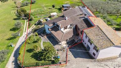 Villa di 417 m² con più di 5 locali e box auto dop