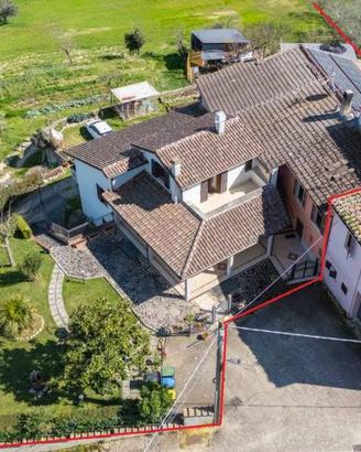 Villa di 417 m² con più di 5 locali e box auto dop