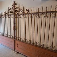 Cancello antico in ferro batturo