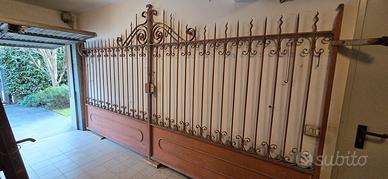 Cancello antico in ferro batturo