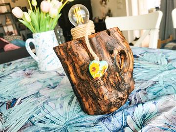 Lampada artigianale in legno di ulivo