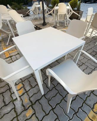 Tavoli e sedie per esterno