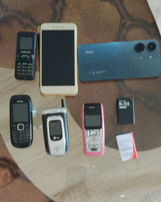 Stock 6 Cellulari Vecchi