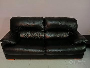 2 DIVANI ecopelle nero (3 e 2 posti)